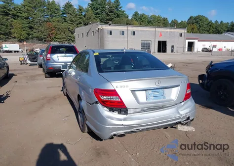 2013 Mercedes-Benz C 300 Sport 4Matic из США, поврежденный, VIN WDDGF8AB8DG120689
